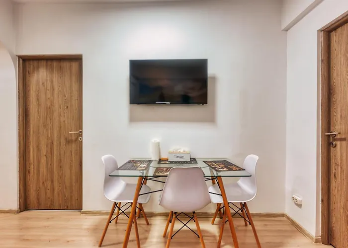 Apartment Modern 2 Bedroom In - Pumo